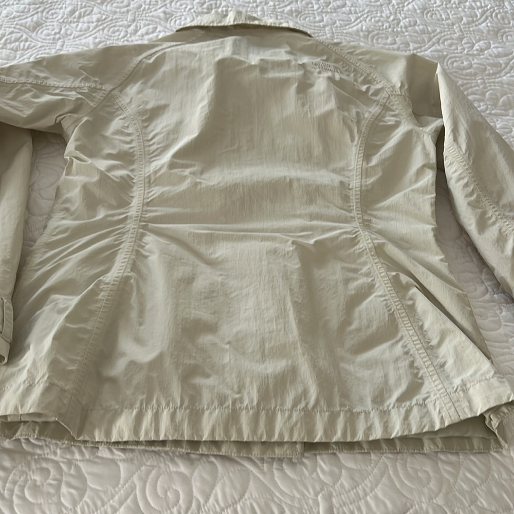 North Face lightweight nylon off white jacket - Picture 10 of 15